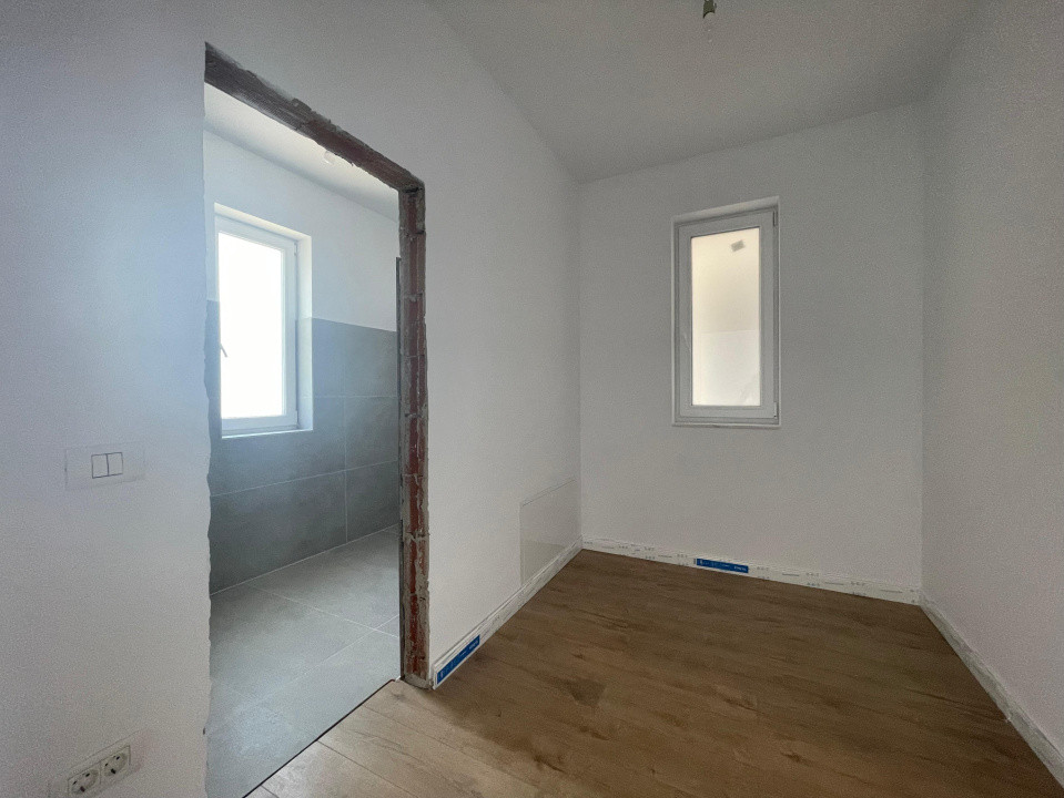 Duplex 5 camere separat prin CT Mosnita Noua