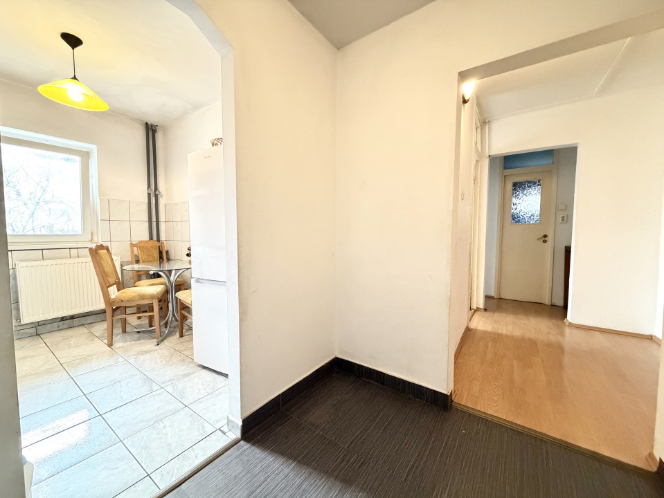 Apartament cu 3 camere, etaj trei, 58 mp utili - Zona Aradului