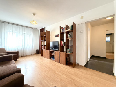 Apartament spatios, 3 camere, etaj 3, 58 mp utili - Zona Aradului