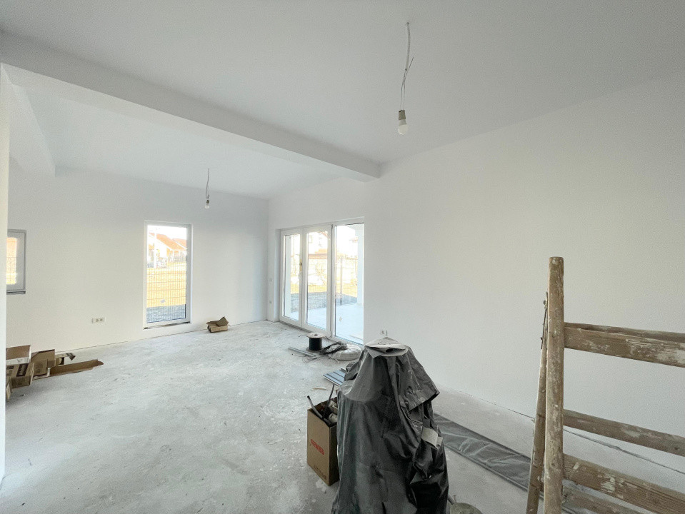 Duplex 4 camere despartit prin scara Central Mosnita Veche