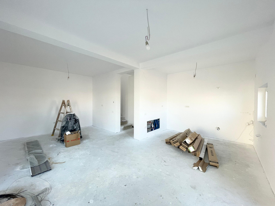 Duplex 4 camere despartit prin scara Central Mosnita Veche