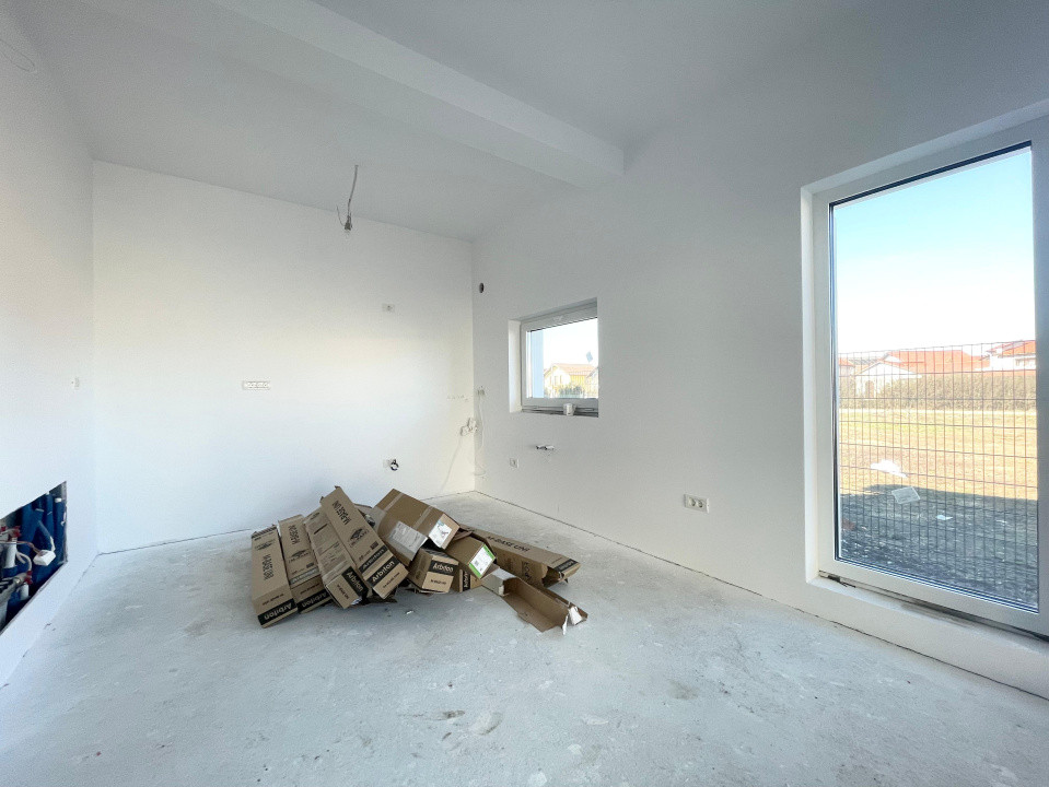 Duplex 4 camere despartit prin scara Central Mosnita Veche