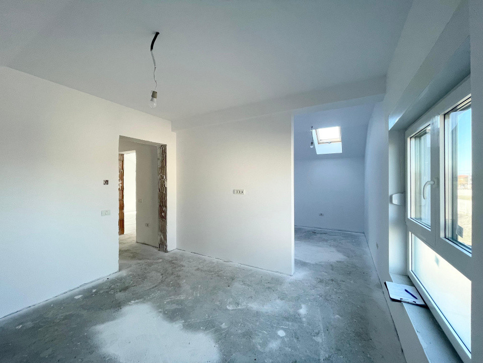 Duplex 4 camere despartit prin scara Central Mosnita Veche