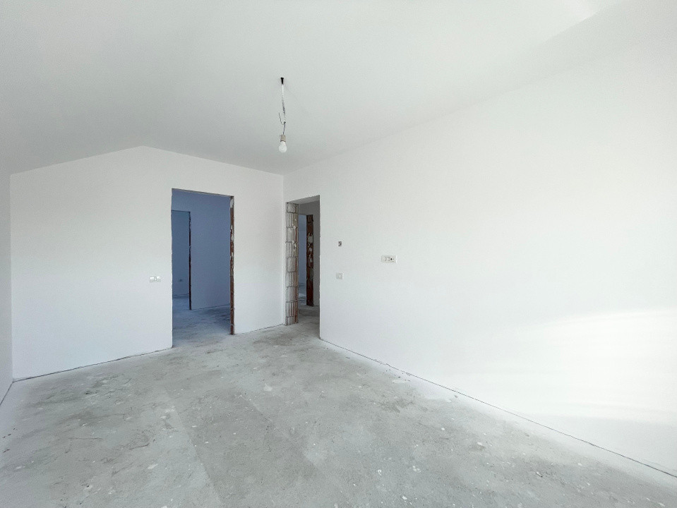 Duplex 4 camere despartit prin scara Central Mosnita Veche