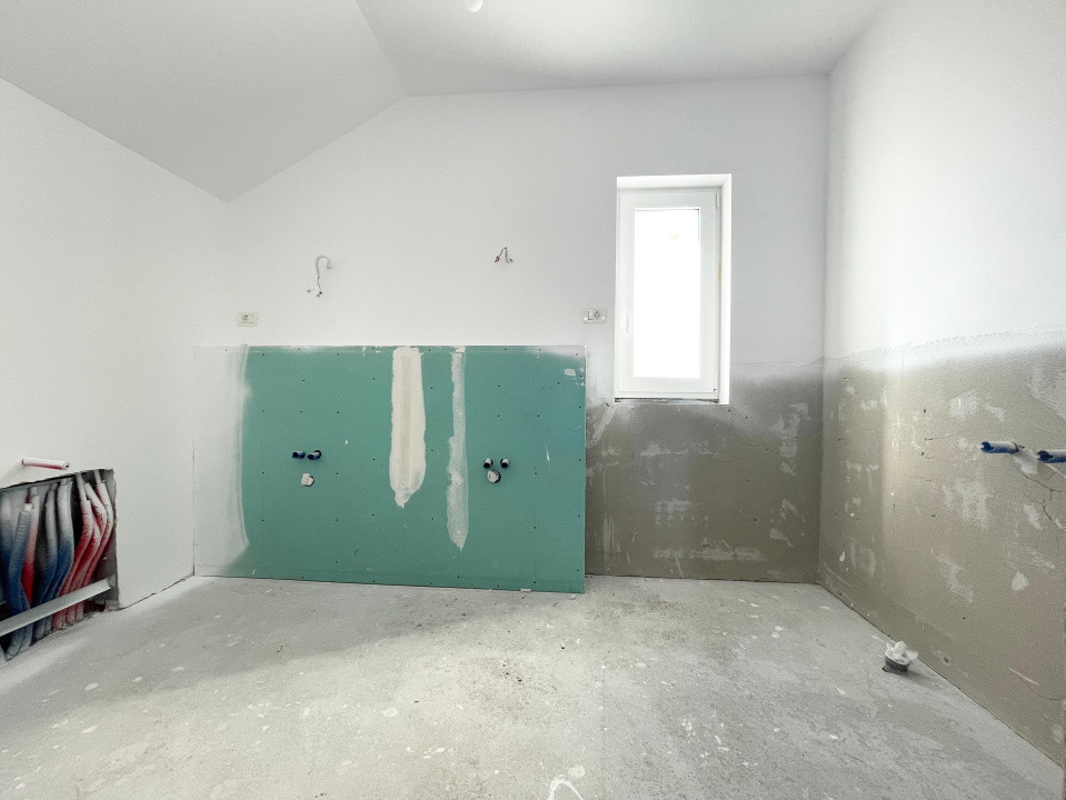 Duplex 4 camere despartit prin scara Central Mosnita Veche