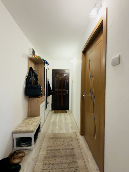 Apartament 3 camere, semidecomandat, 56mp, Zona Sagului