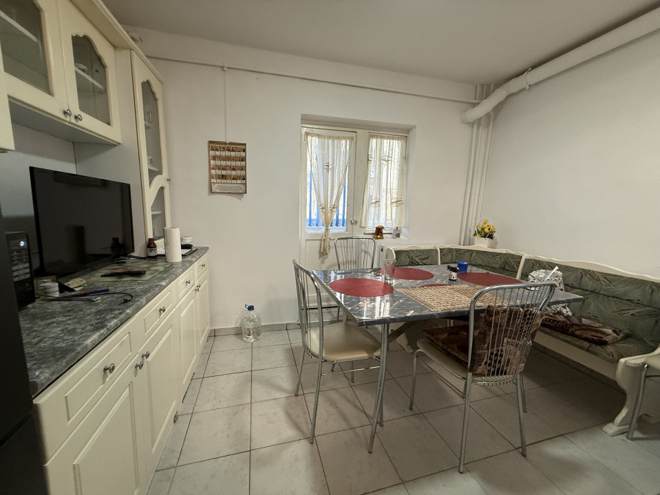 Apartament 3 camere, decomandat, 82 mp, parter - Lipovei