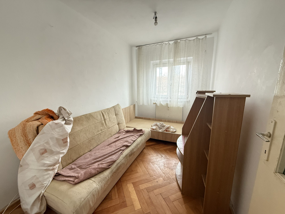 Apartament 3 camere, decomandat, etaj 1, ideal pentru investitie - Lipovei