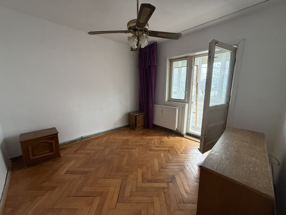 Apartament 3 camere, decomandat, etaj 1, ideal pentru investitie - Lipovei