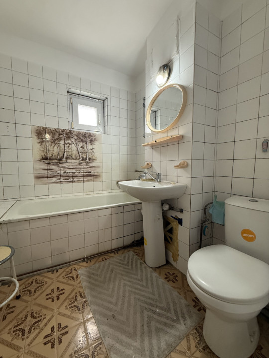 Apartament 3 camere, decomandat, etaj 1, ideal pentru investitie - Lipovei