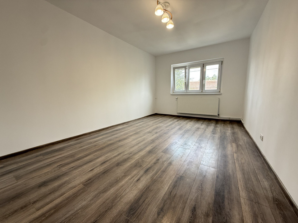 Apartament 3 camere, decomandat, etaj 1 - Lipovei
