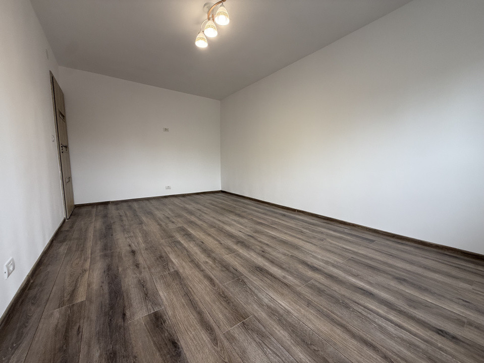 Apartament 3 camere, decomandat, etaj 1 - Lipovei