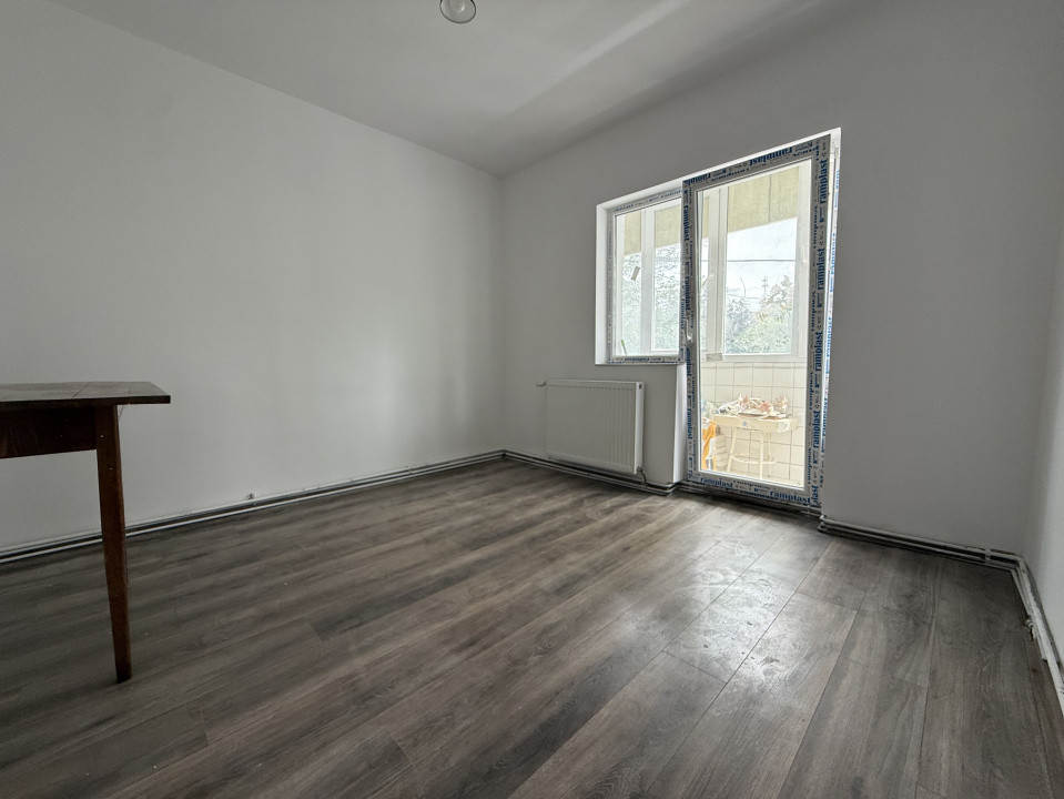 Apartament 3 camere, decomandat, etaj 1 - Lipovei