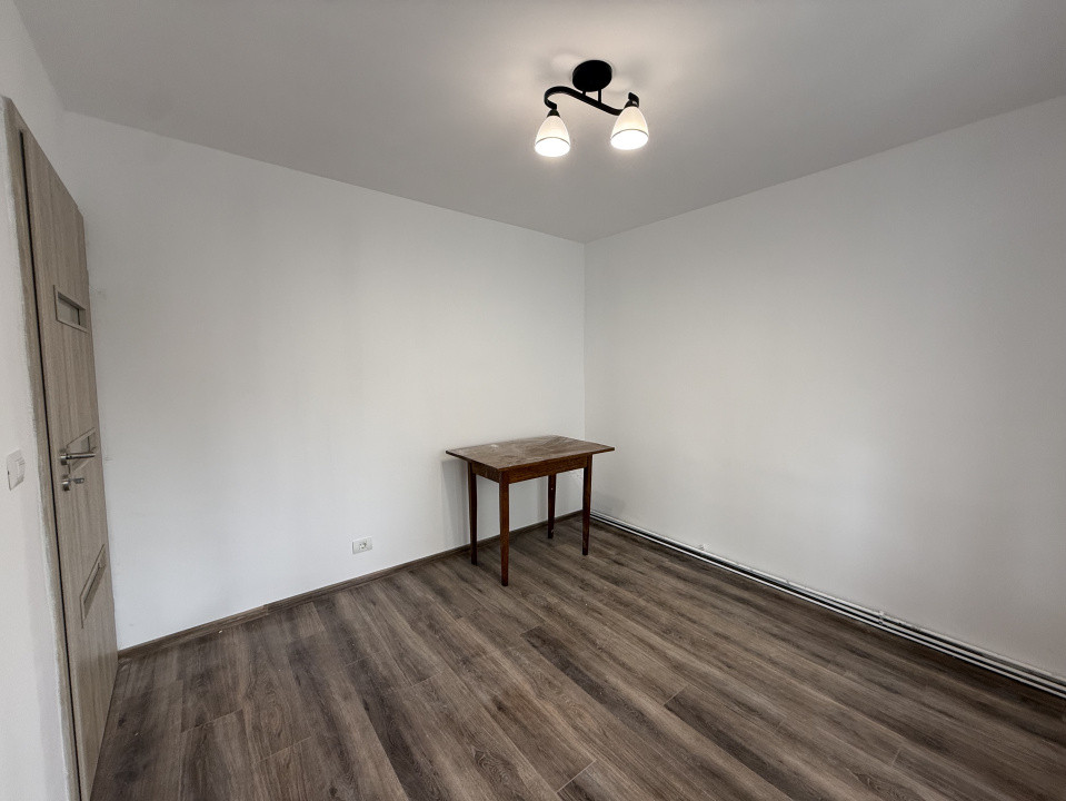 Apartament 3 camere, decomandat, etaj 1 - Lipovei
