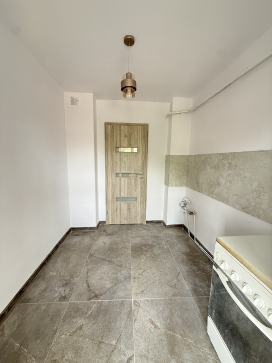 Apartament 3 camere, decomandat, etaj 1 - Lipovei