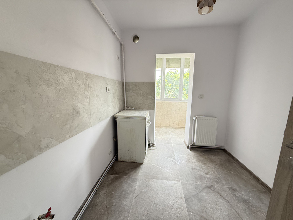 Apartament 3 camere, decomandat, etaj 1 - Lipovei