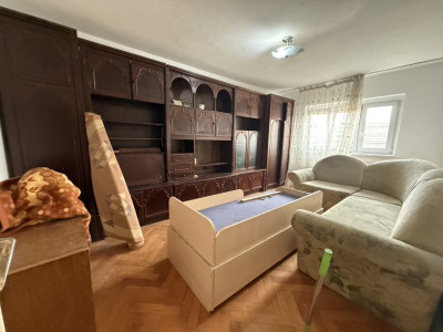 Apartament 3 camere, decomandat, etaj 1, ideal pentru investitie - Lipovei