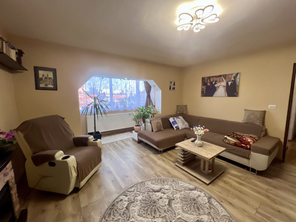  Apartament 3 camere, semidecomandat, 72mp, etaj 1/4 - Buziasului