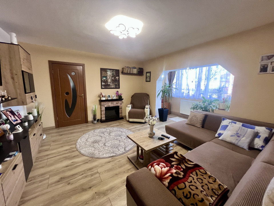  Apartament 3 camere, semidecomandat, 72mp, etaj 1/4 - Buziasului