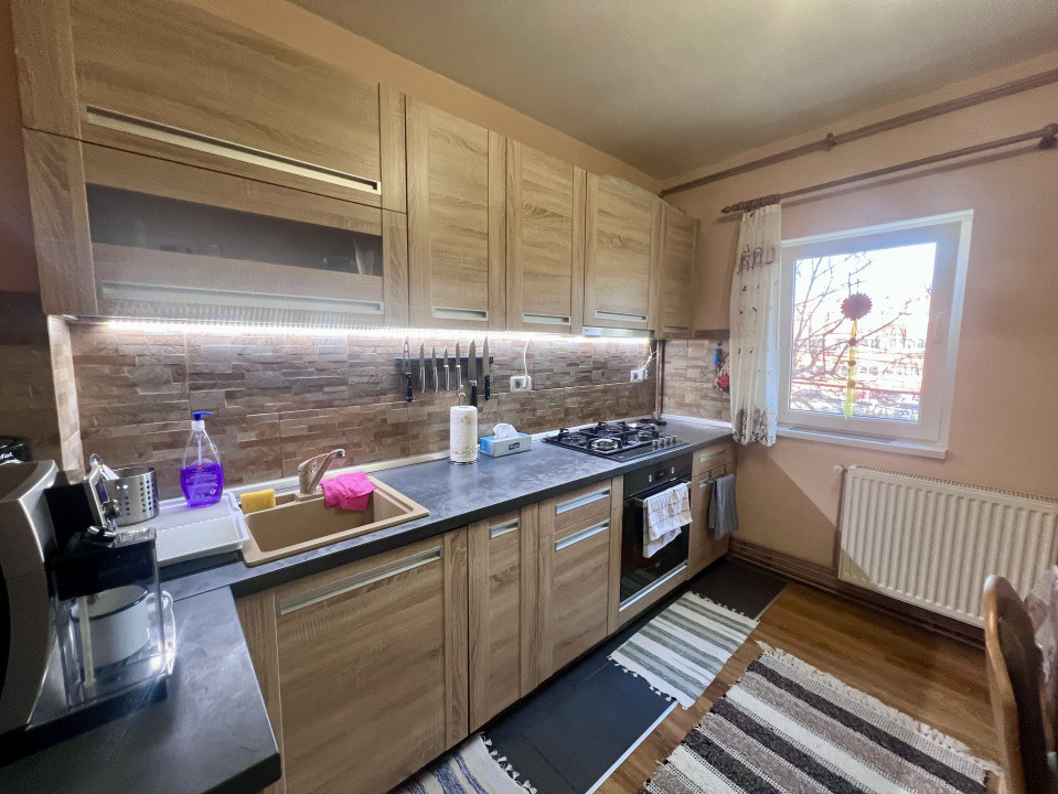  Apartament 3 camere, semidecomandat, 72mp, etaj 1/4 - Buziasului