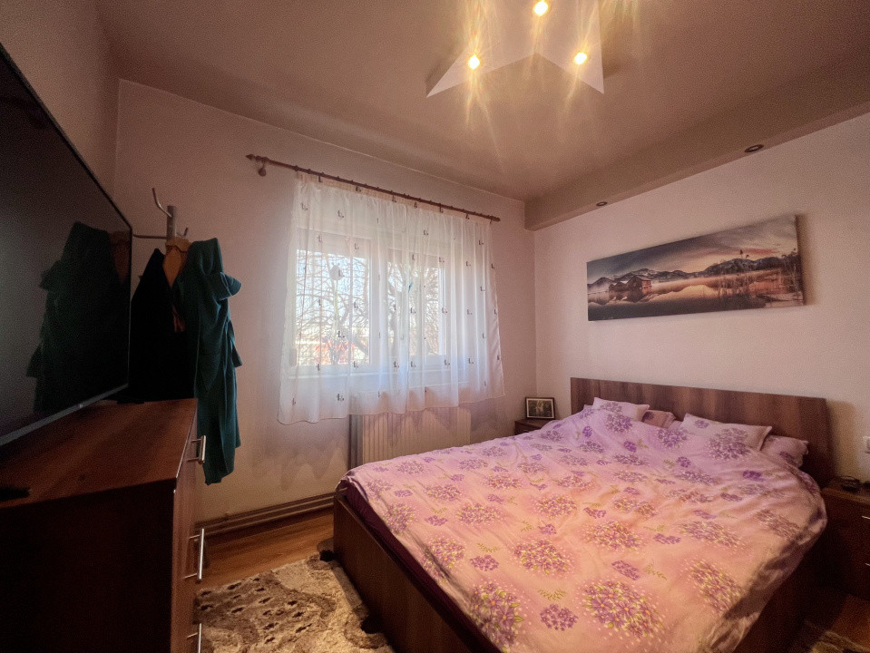  Apartament 3 camere, semidecomandat, 72mp, etaj 1/4 - Buziasului