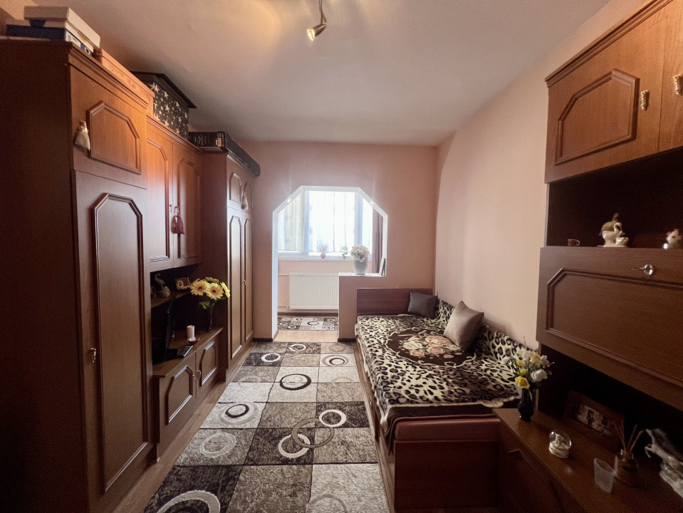  Apartament 3 camere, semidecomandat, 72mp, etaj 1/4 - Buziasului