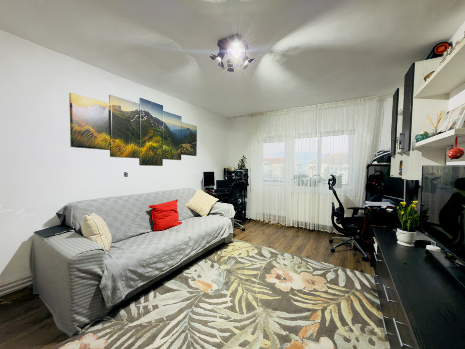 Apartament 3 camere, decomandat, 2 bai, etaj 4/5 zona Aradului