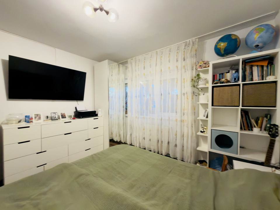 Apartament 3 camere, decomandat, 2 bai, etaj 4/5 zona Aradului