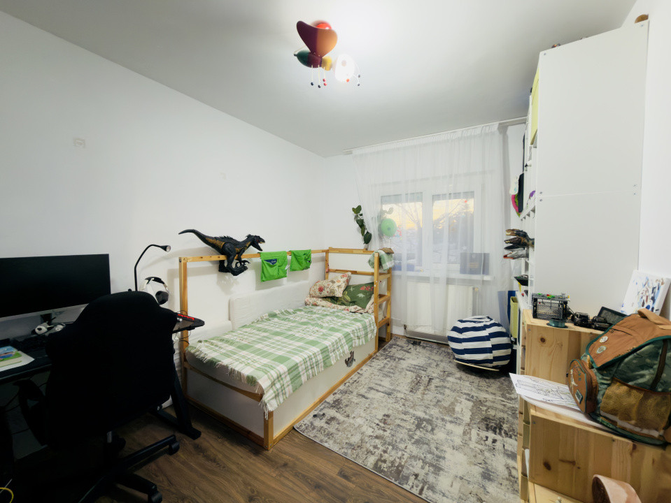 Apartament 3 camere, decomandat, 2 bai, etaj 4/5 zona Aradului