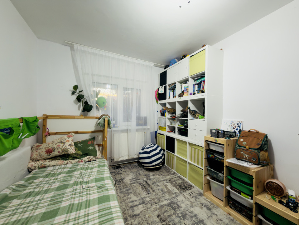 Apartament 3 camere, decomandat, 2 bai, etaj 4/5 zona Aradului