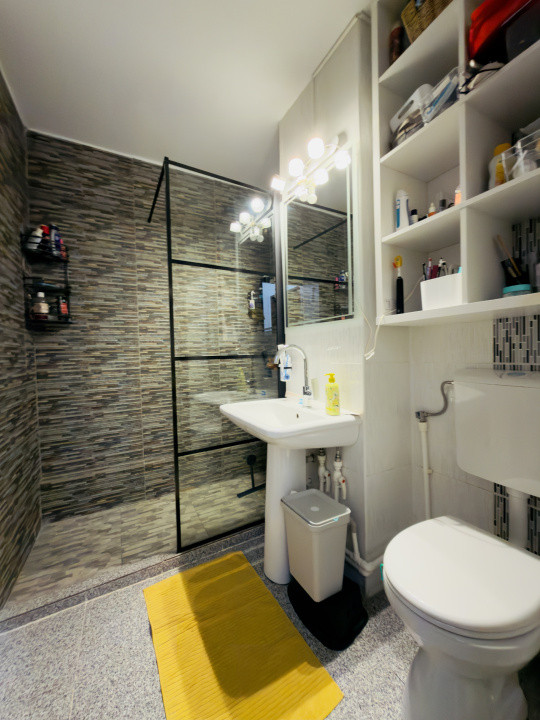 Apartament 3 camere, decomandat, 2 bai, etaj 4/5 zona Aradului