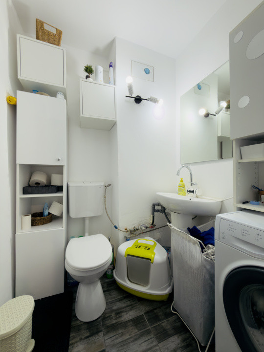 Apartament 3 camere, decomandat, 2 bai, etaj 4/5 zona Aradului