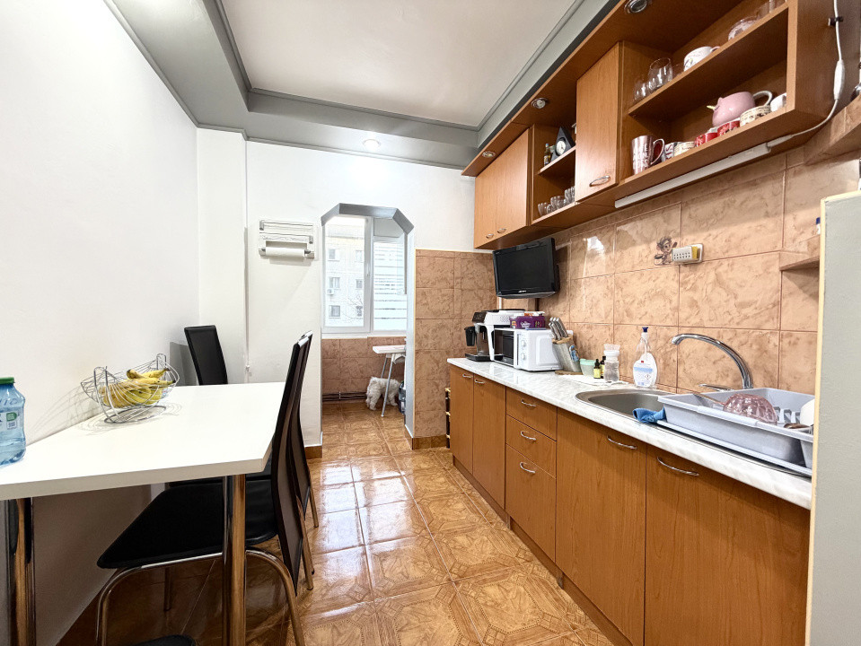 Apartament 3 camere, etaj 2, 60 mp utili - zona Lipovei 