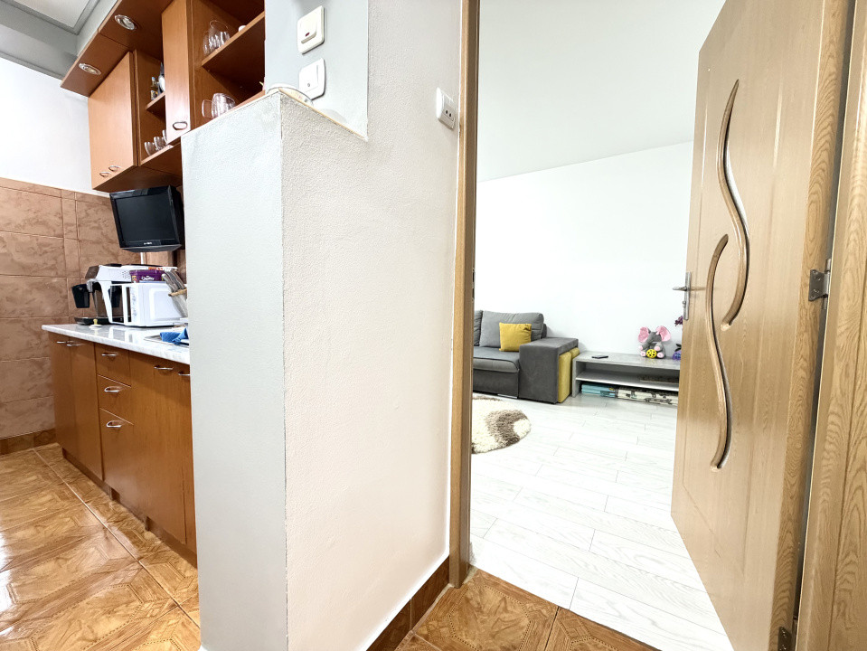 Apartament 3 camere, etaj 2, 60 mp utili - zona Lipovei 