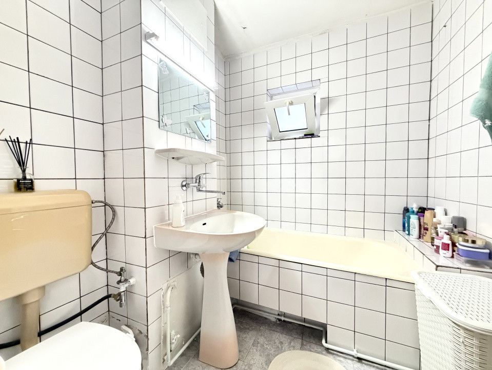 Apartament 3 camere, etaj 2, 60 mp utili - zona Lipovei 