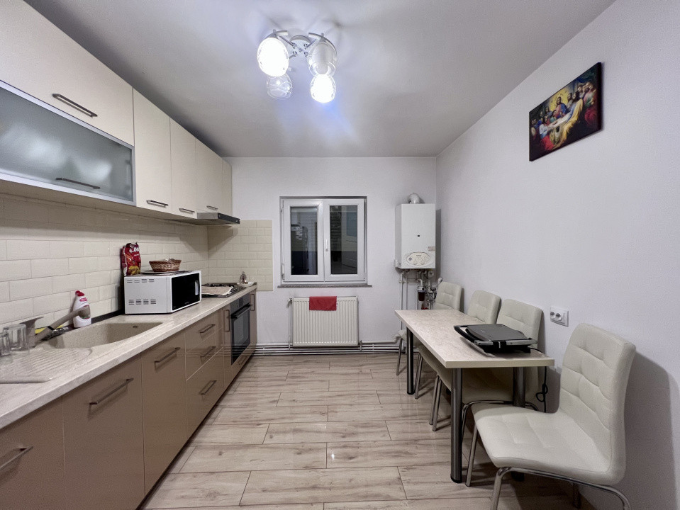  Apartament modern 3 camere, decomandat, 70mp - zona Lipovei