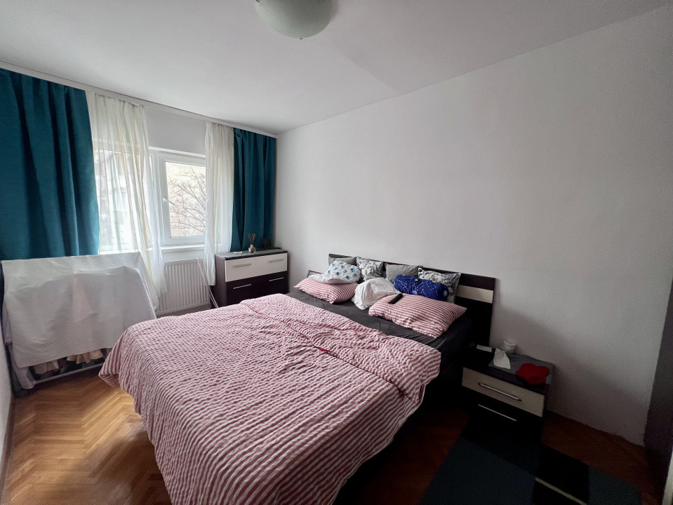  Apartament 3 camere, semidecomandat, 63mp, etaj 2/4 - Zona Lipovei