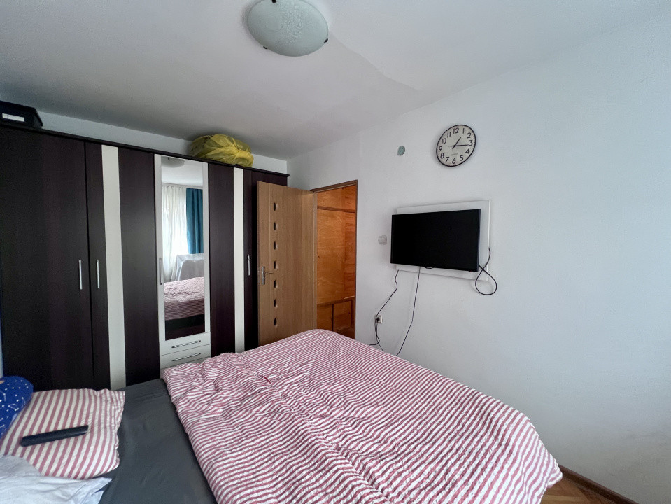  Apartament 3 camere, semidecomandat, 63mp, etaj 2/4 - Zona Lipovei