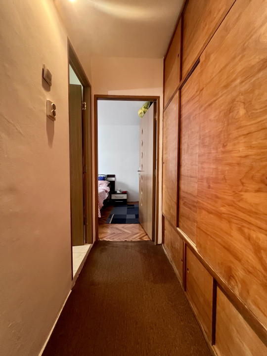  Apartament 3 camere, semidecomandat, 63mp, etaj 2/4 - Zona Lipovei