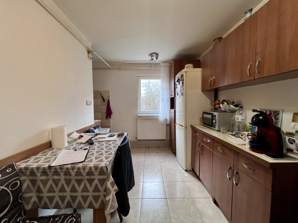  Apartament 3 camere, semidecomandat, 63mp, etaj 2/4 - Zona Lipovei