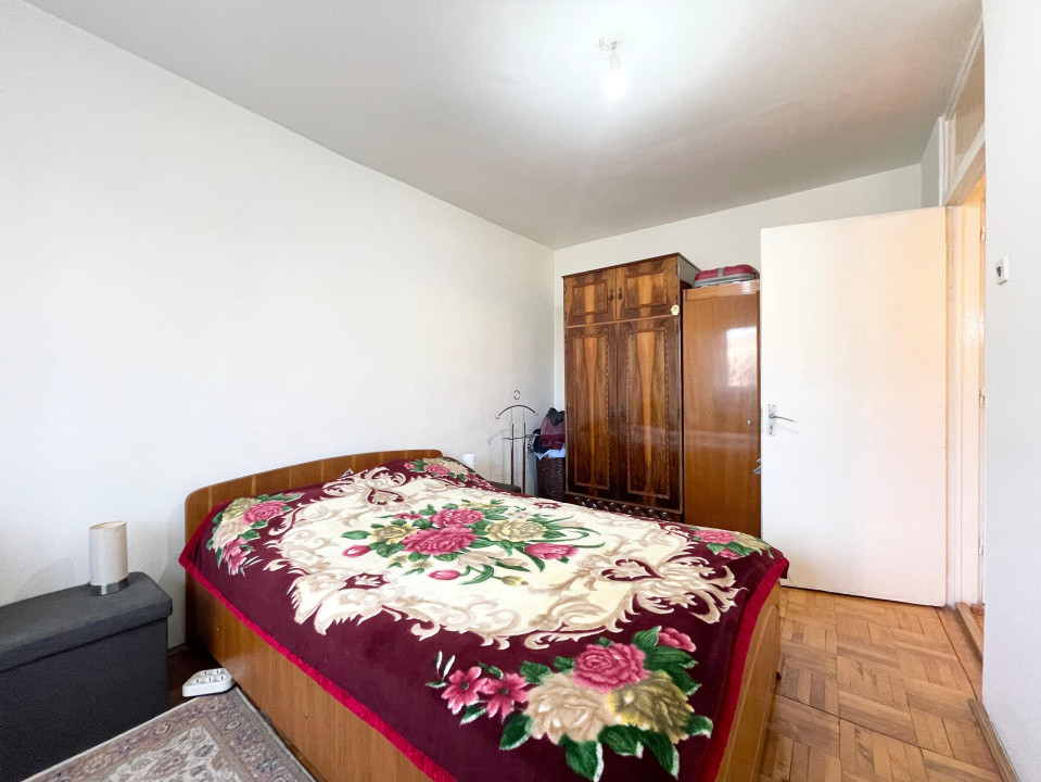 Apartament 3 camere 2 bai etaj 2 Girocului
