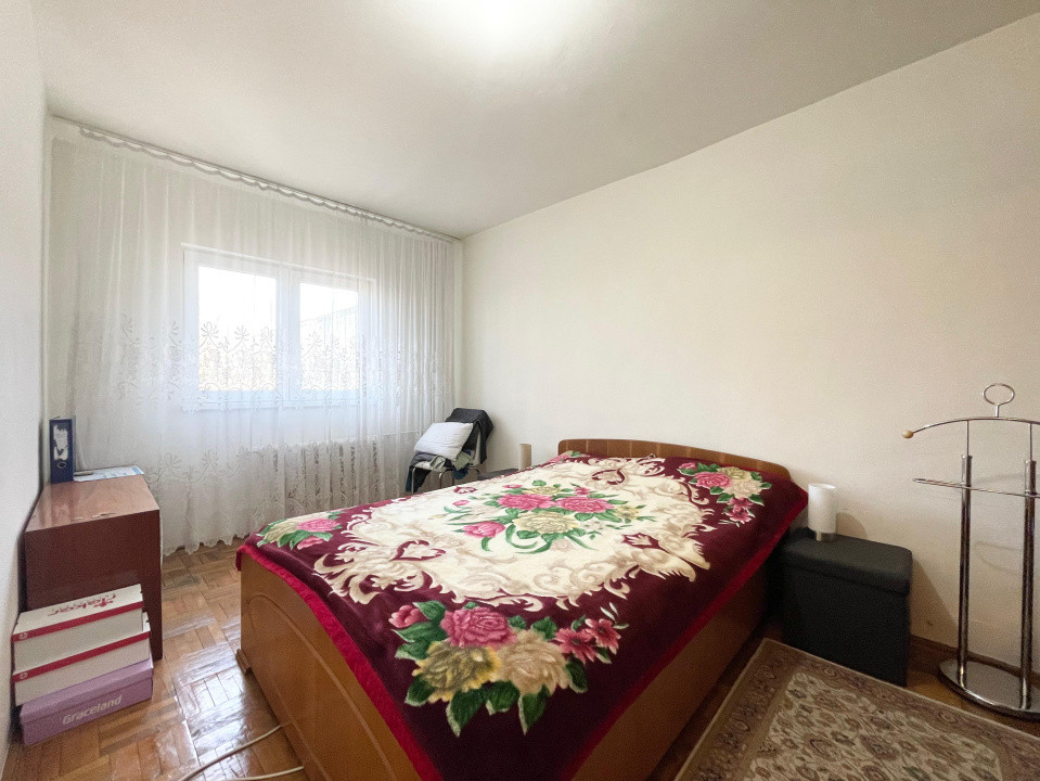 Apartament 3 camere 2 bai etaj 2 Girocului