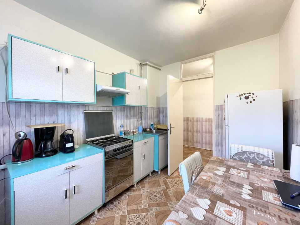 Apartament 3 camere 2 bai etaj 2 Girocului
