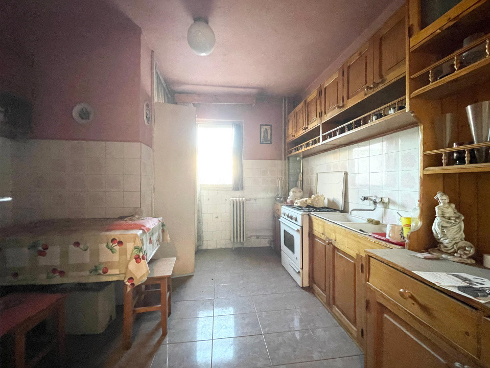Apartament 3 camere Complexul Studentesc, pentru investitie