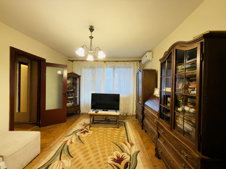 Apartament 3 camere, semidecomandat, etaj 3, zona Iosefin 