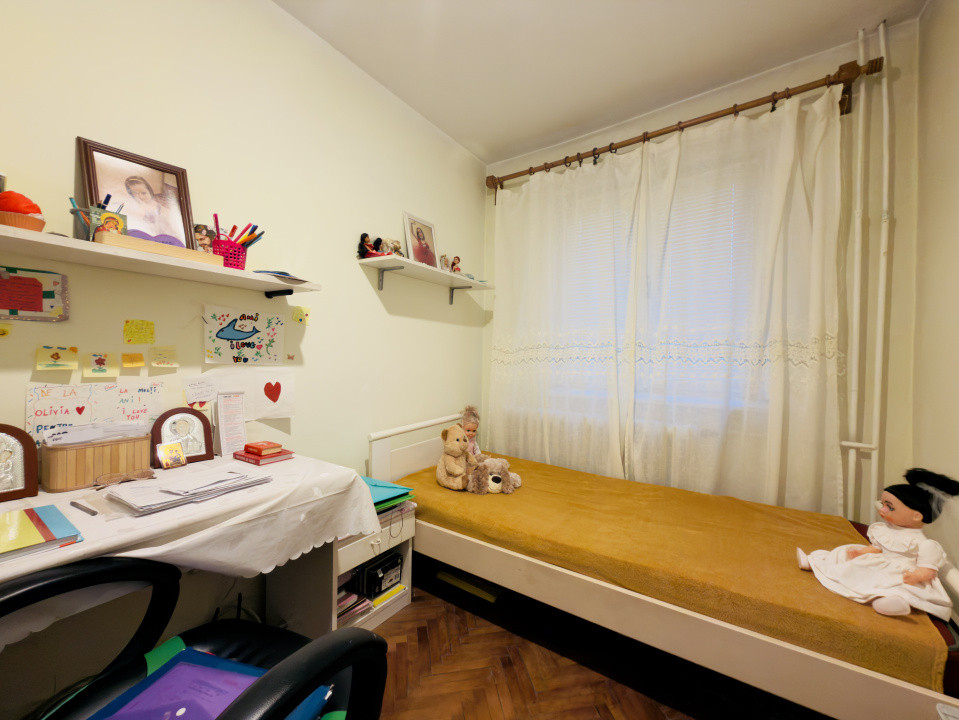 Apartament 3 camere, semidecomandat, etaj 3, zona Iosefin 