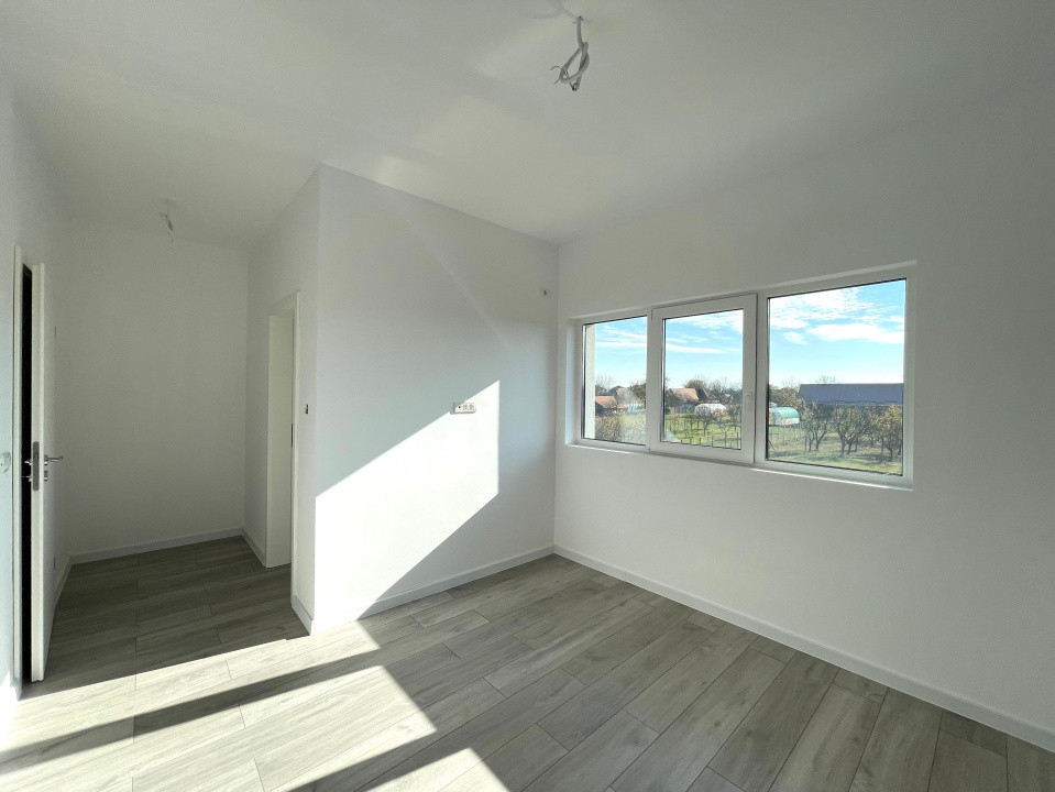 Duplex 4 camere 115mp centru Mosnita 