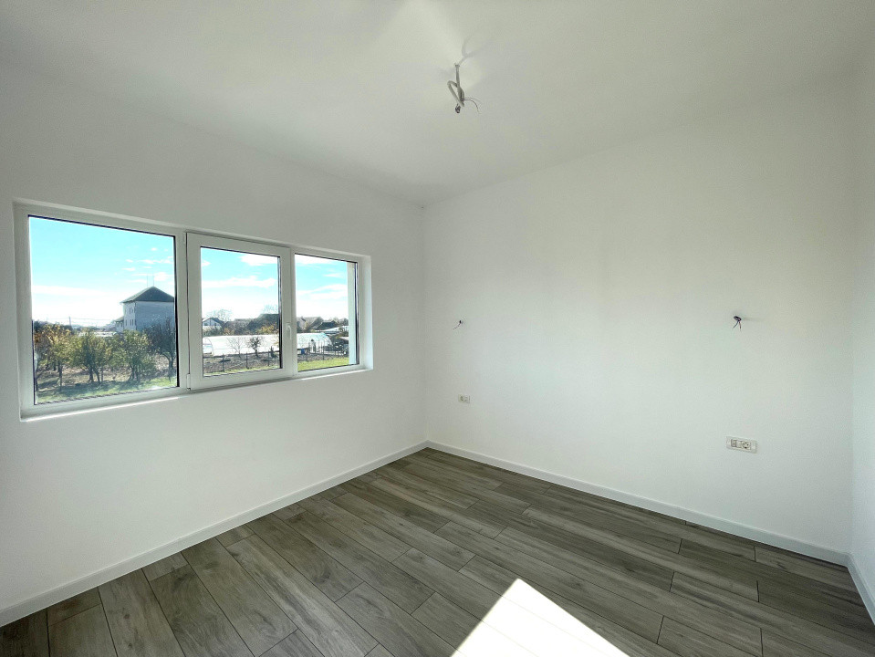 Duplex 4 camere 115mp centru Mosnita 