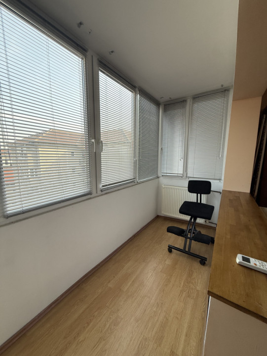 Apartament spatios, 2 camere, 58 mp utili + 2 balcoane si 2 debarale - Bucovina