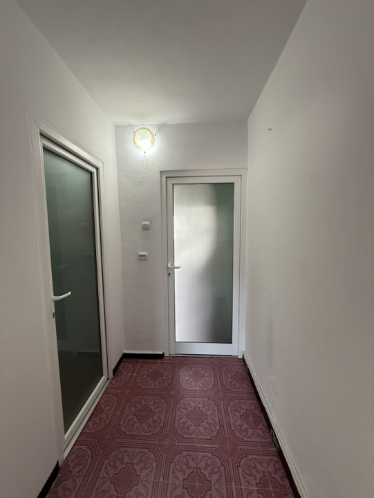 Apartament spatios, 2 camere, 58 mp utili + 2 balcoane si 2 debarale - Bucovina